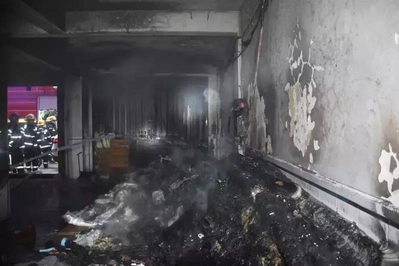 6死火灾店主,家人当时在二楼休息 6死火灾店主,家人当时在二楼休息